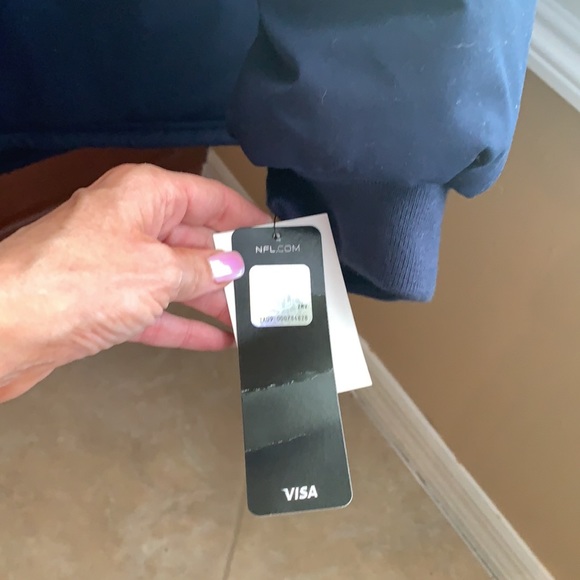 Never worn. - Picture 7 of 8